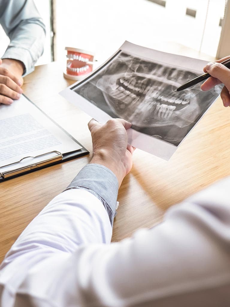 Behandlergespräch in der Oralchirurgie Leipzig